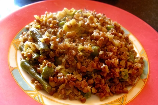 Гречневая каша с сыром и овощами