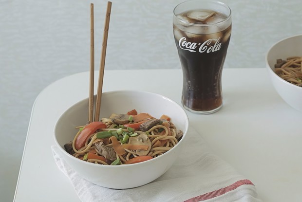 Гречневая лапша с говядиной и овощами