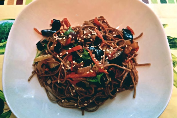 Гречневая лапша с овощами