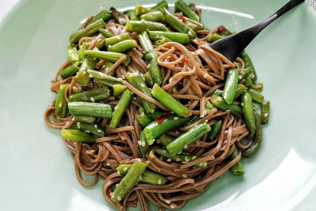 Гречневая лапша с фасолью