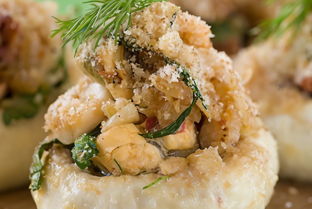 Грибы фаршированные крабовым мясом, рикоттой и зеленью