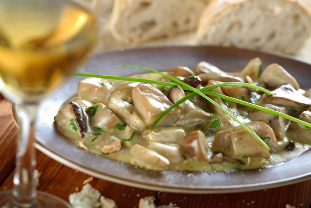 Грибы тушеные, в сливках