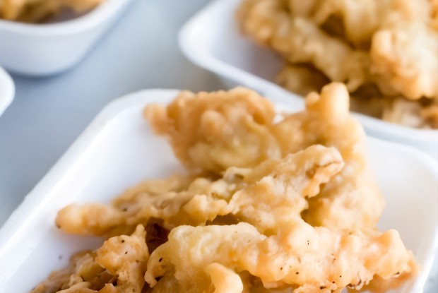 Грибы в золотистом пивном кляре с карри