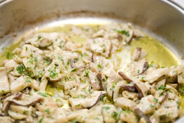 Грибы, запеченные в сметане, с сыром