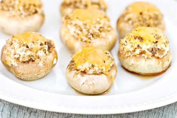 Грибные шляпки фаршированные сырно-мясной начинкой