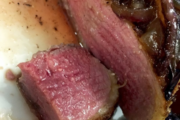 Гриль стейк из утиной грудки с соусом из слив