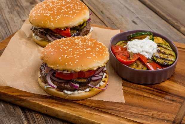 Грильбургер с дзадзики