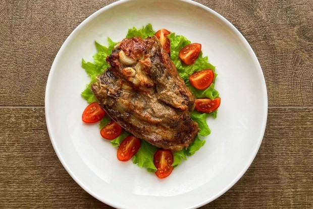 Грудинка с греческим йогуртом и имбирем и корицей