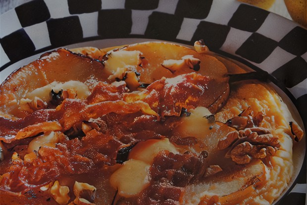 Грушевые блины с хрустящим беконом