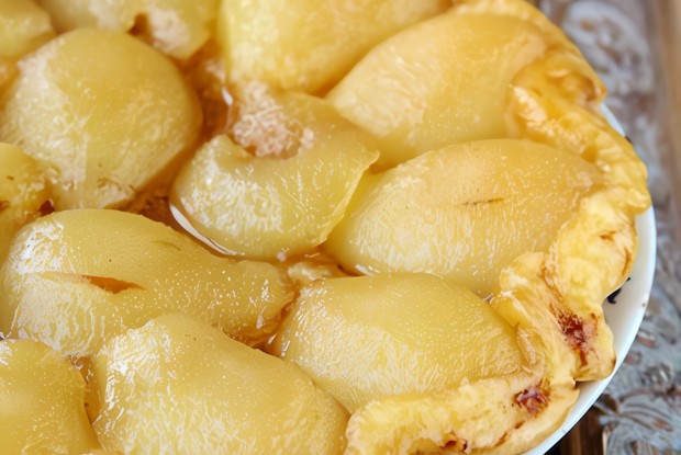 Грушевый тарт татен со слоеным тестом