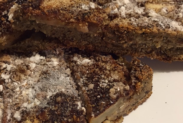 Грушево-банановый пирог на гречневом тесте