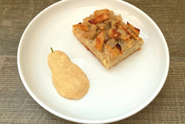 Грушевый пирог из молочного бисквита