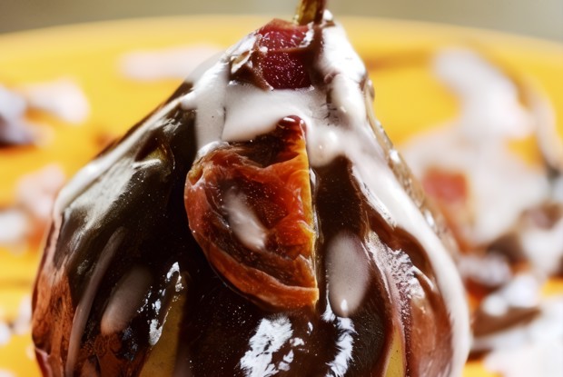 Груши с саке с теплым шоколадным соусом