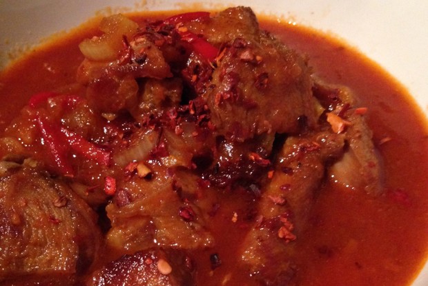 Гуляш из индейки с абрикосами