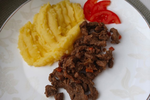 Гуляш говяжий с морковью