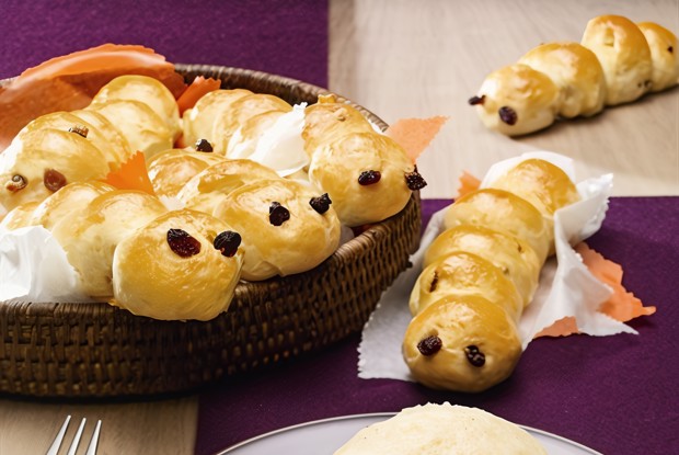 Гусеницы с изюмом