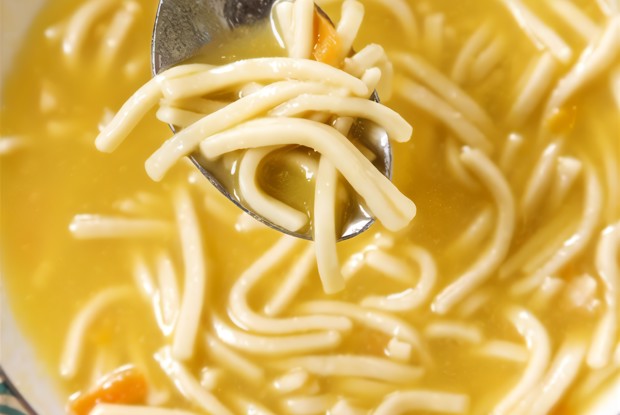 Густой куриный бульон с вермишелью