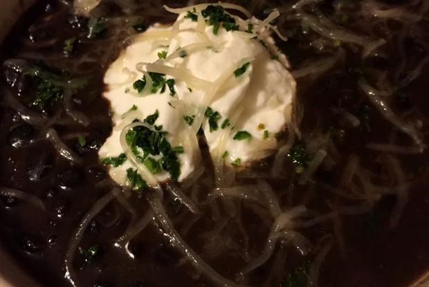 Гватемальский суп с черной фасолью