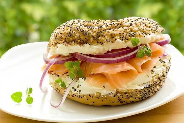 Хала с начинкой из копченого лосося, маскарпоне, укропа и огурца