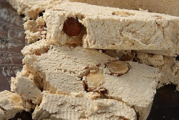 Халва из манной крупы с грецкими орехами и корицей