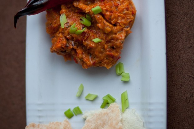 Харриса дип из сладкого и острого перцев и моркови