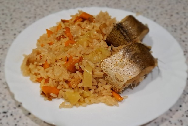 Хек с рисом в духовке