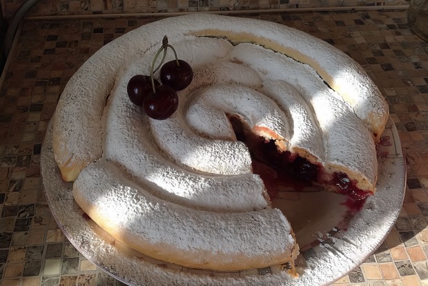 Хитрый пирог с вишней