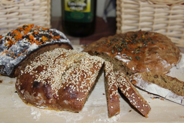 Хлеб бездрожжевой с орехами и сухофруктами