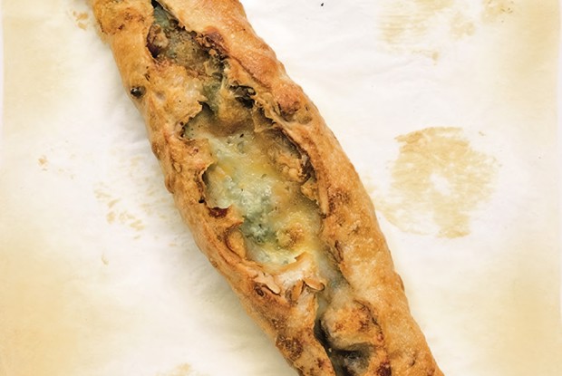 Хлеб с горгонзолой и грецким орехом
