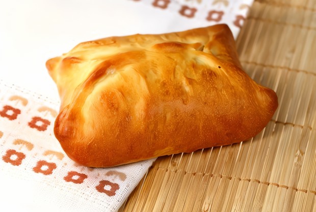 Хлеб с сырно-мясной начинкой