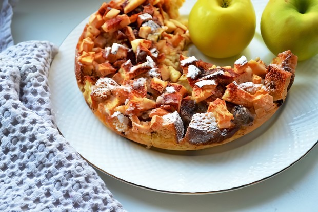 Хлебный пудинг из фруктов и черствого хлеба