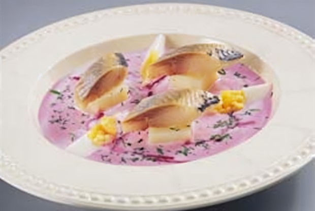 Холодный борщ с норвежской сельдью