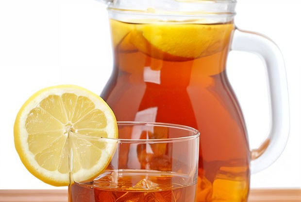 Холодный чай со специями и лимоном