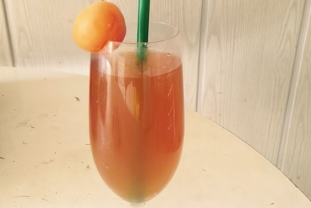 Холодный персиковый чай