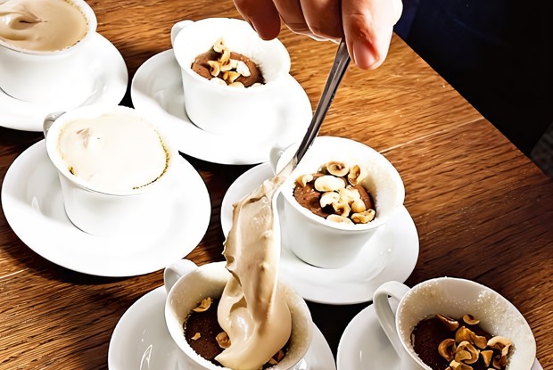 Холодно-горячий шоколадный кекс-пудинг