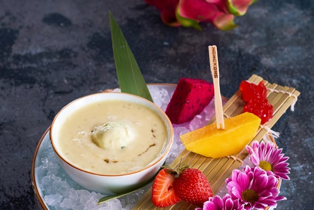 Холодный суп из саго с манго и желе из фруктов