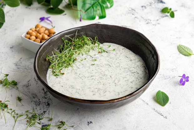 Холодный суп с айраном, мацони и зеленью