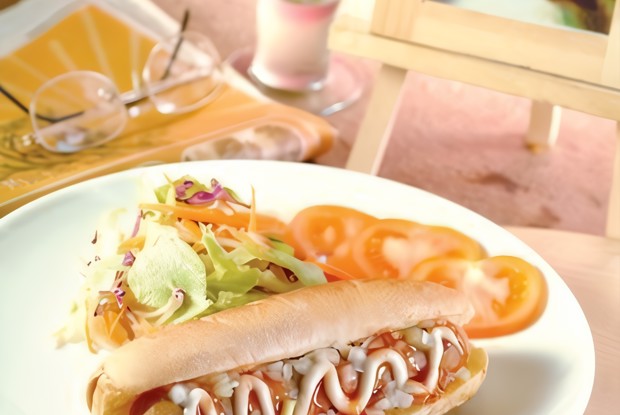 Хот-доги с капустным салатом по-азиатски