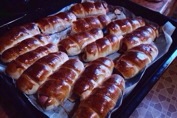 Хот-доги в спиральках из теста