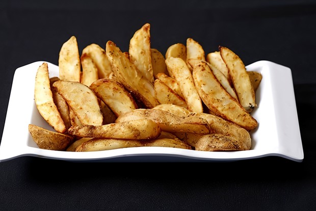 Хрустящие картофельные дольки в специях