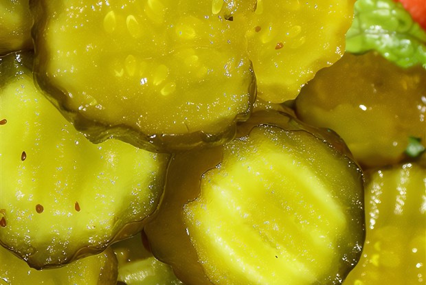 Хрустящие маринованные огурцы с укропом