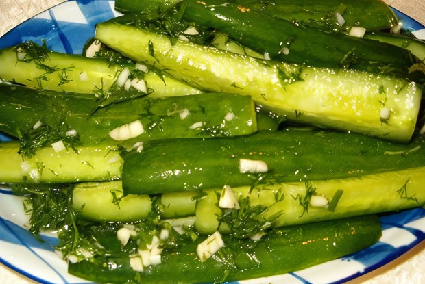 Хрустящие малосольные огурцы