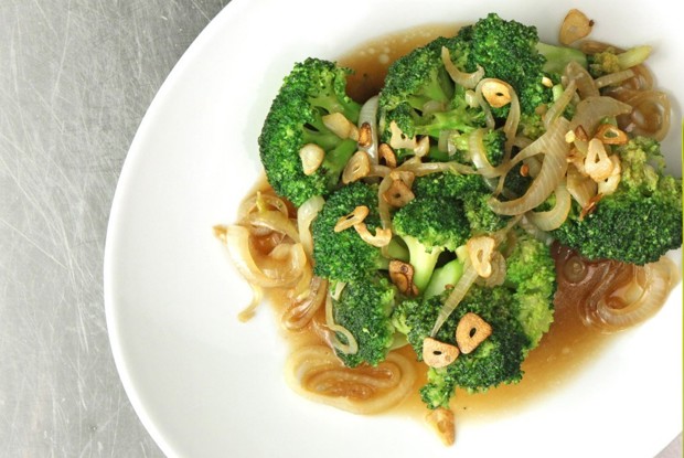 Хрустящая брокколи в устричном соусе