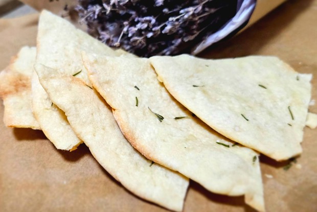 Хрустящая фокачча с розмарином