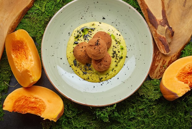 Хрустящие шарики аранчини с соусом карри