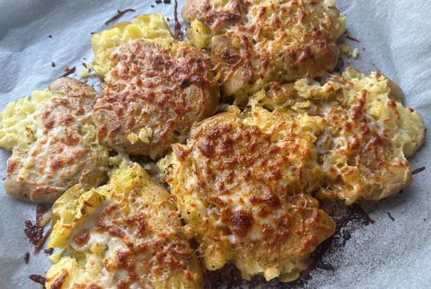 Хрустящий картофель с сыром в духовке