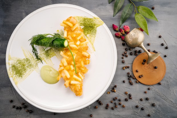 Хрустящий судак с огурцом