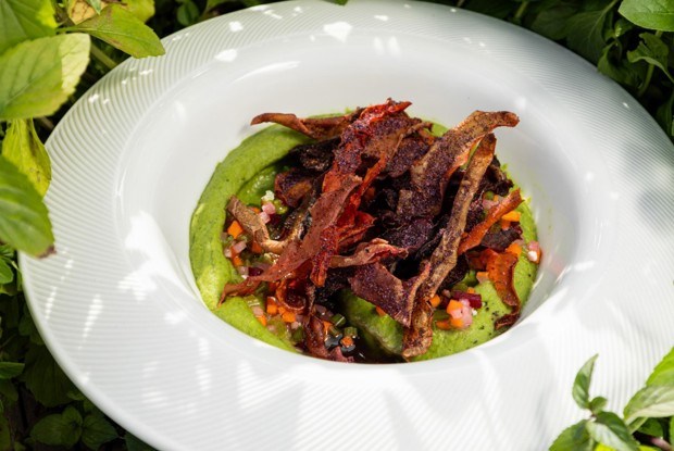 Хумус с сезонной зеленью