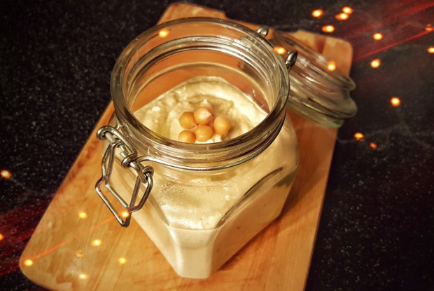 Хумус с зирой и кунжутными семечками