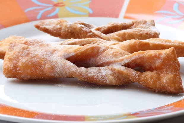 Хворост с коньяком на сметане